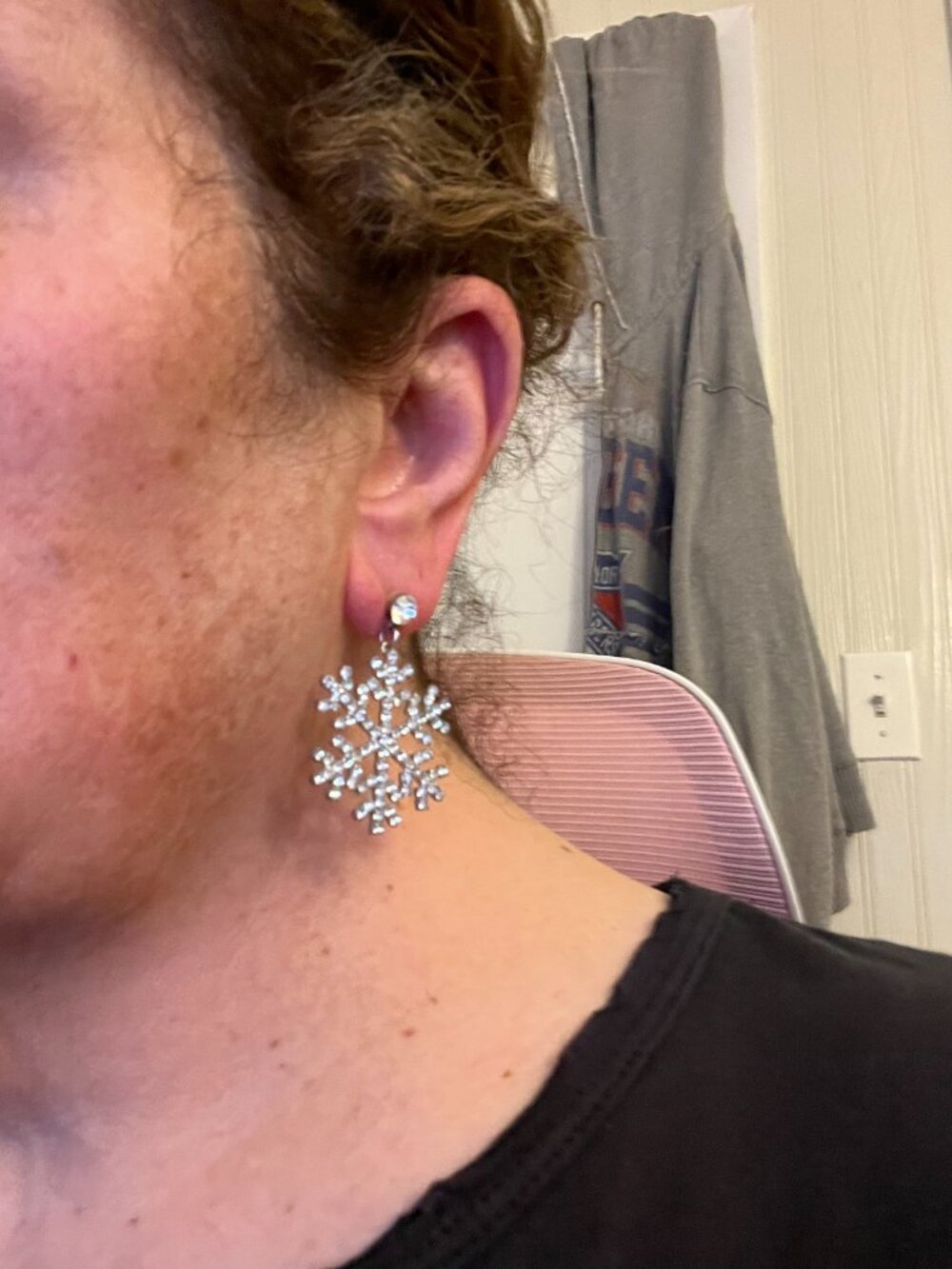 Rhinestone Snowflake Stud Earrings – Silver‑Tone